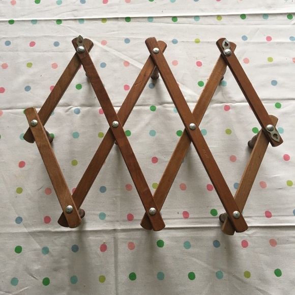VTG Wood Accordion Peg Hanger - Picture 2 of 5